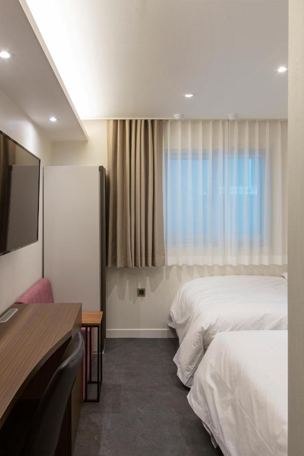 Busan Lounge 26 Hotel Bagian luar foto