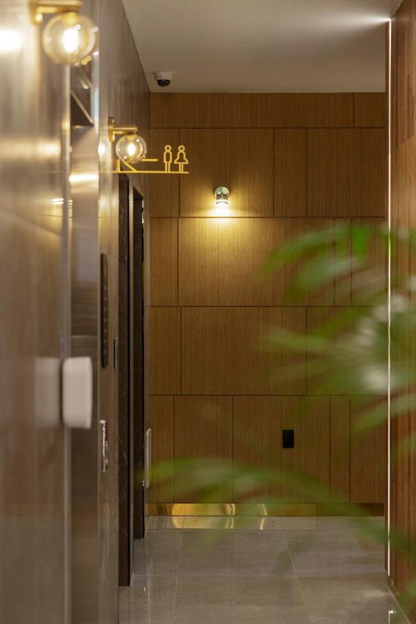 Busan Lounge 26 Hotel Bagian luar foto