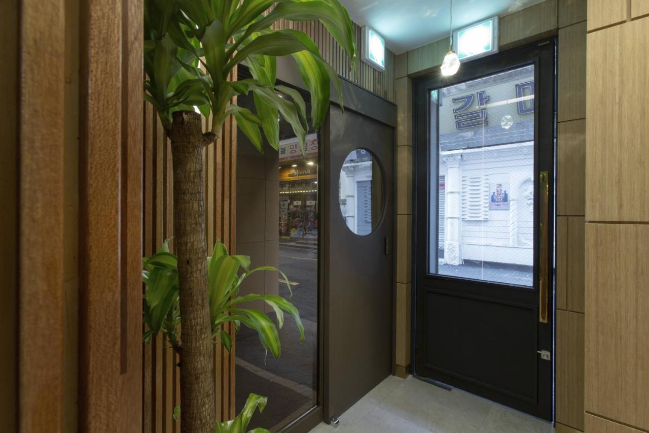 Busan Lounge 26 Hotel Bagian luar foto