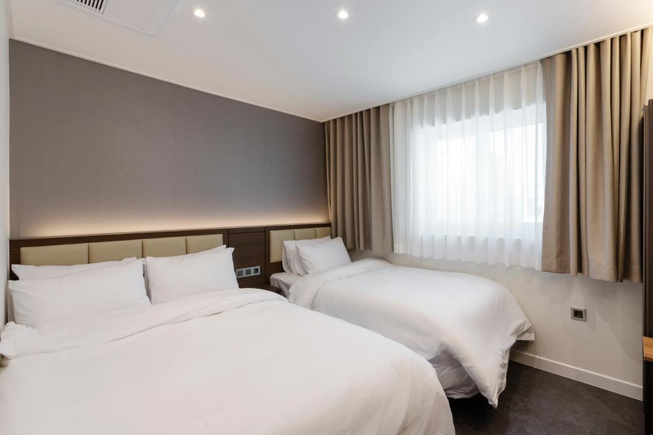 Busan Lounge 26 Hotel Bagian luar foto