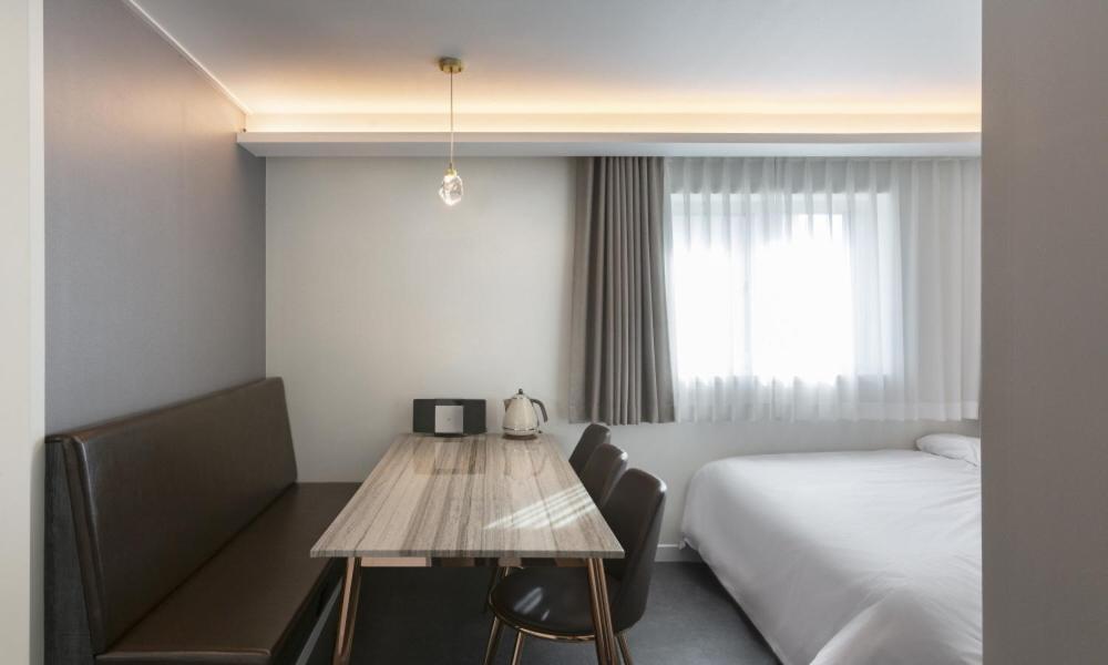 Busan Lounge 26 Hotel Bagian luar foto