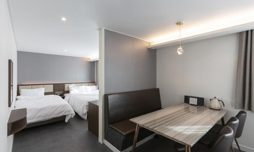 Busan Lounge 26 Hotel Bagian luar foto